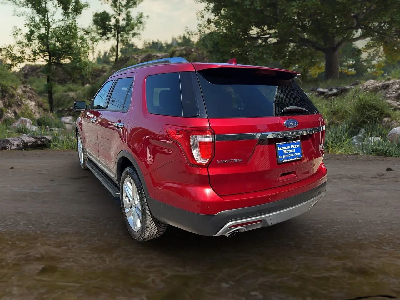 Used 2017 Ford Explorer Limited w/ Equipment Group 301A image 8