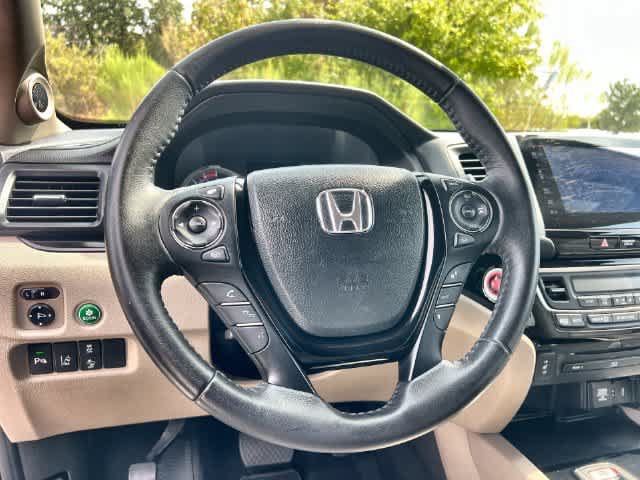 Used 2017 Honda Pilot Touring image 17