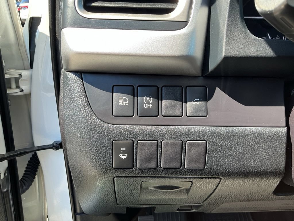 Used 2019 Toyota Highlander XLE AWD/4WD image 16