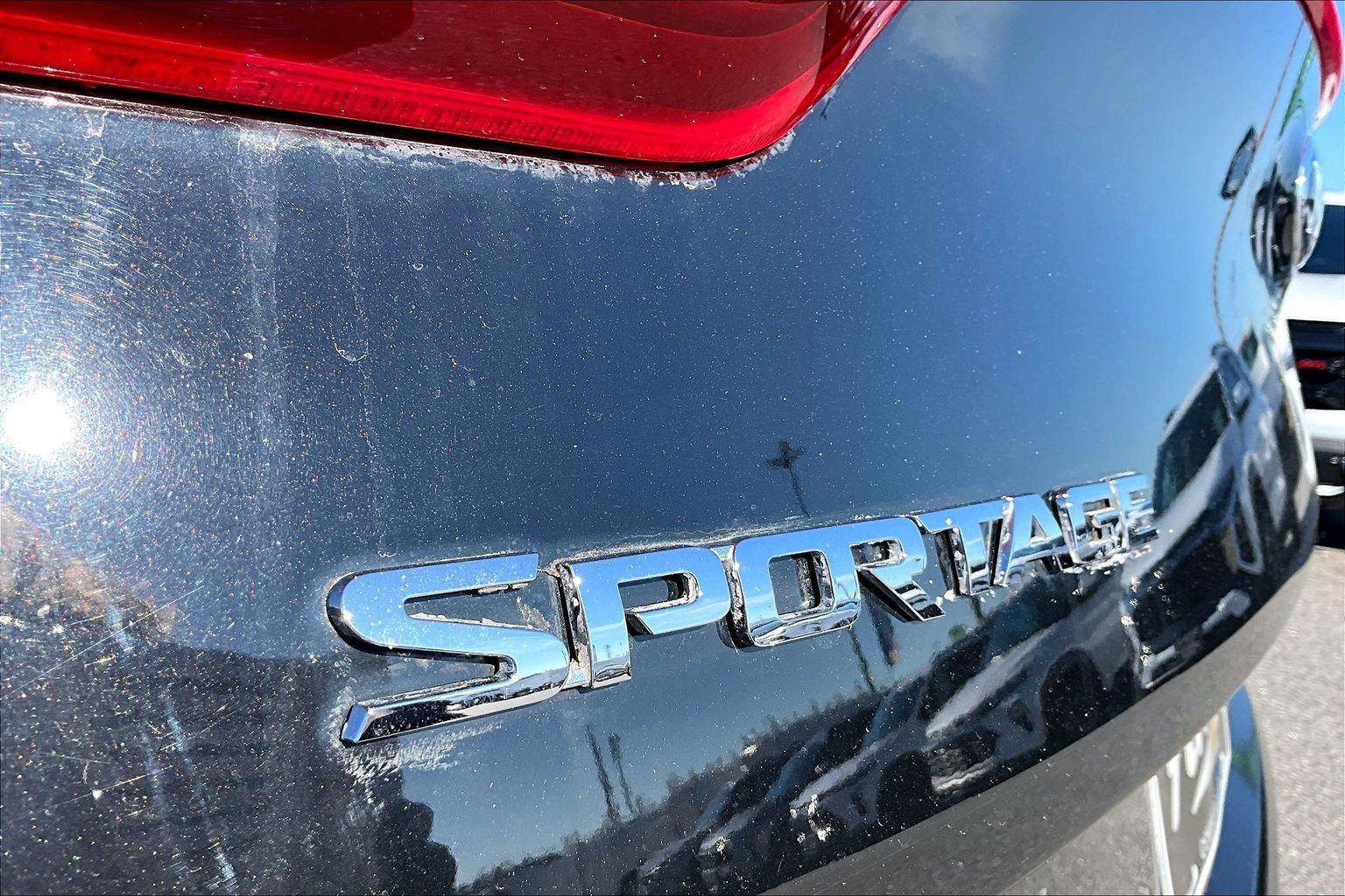 Used 2020 Kia Sportage LX image 18