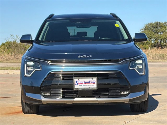 Used 2024 Kia Niro SX Touring image 2