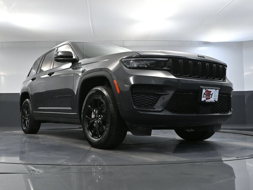 Used 2024 Jeep Grand Cherokee Altitude AWD/4WD image 45