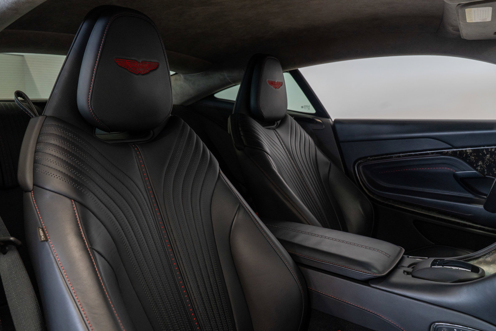 Used 2018 Aston Martin DB11 V12 RWD image 16