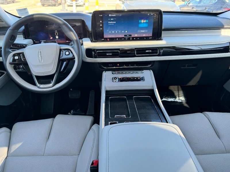 Certified 2025 Lincoln Aviator Reserve w/ Equipment Group 201A image 9