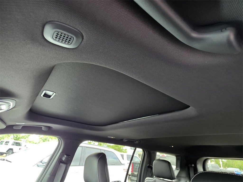 New 2025 Jeep Grand Cherokee L Altitude image 7