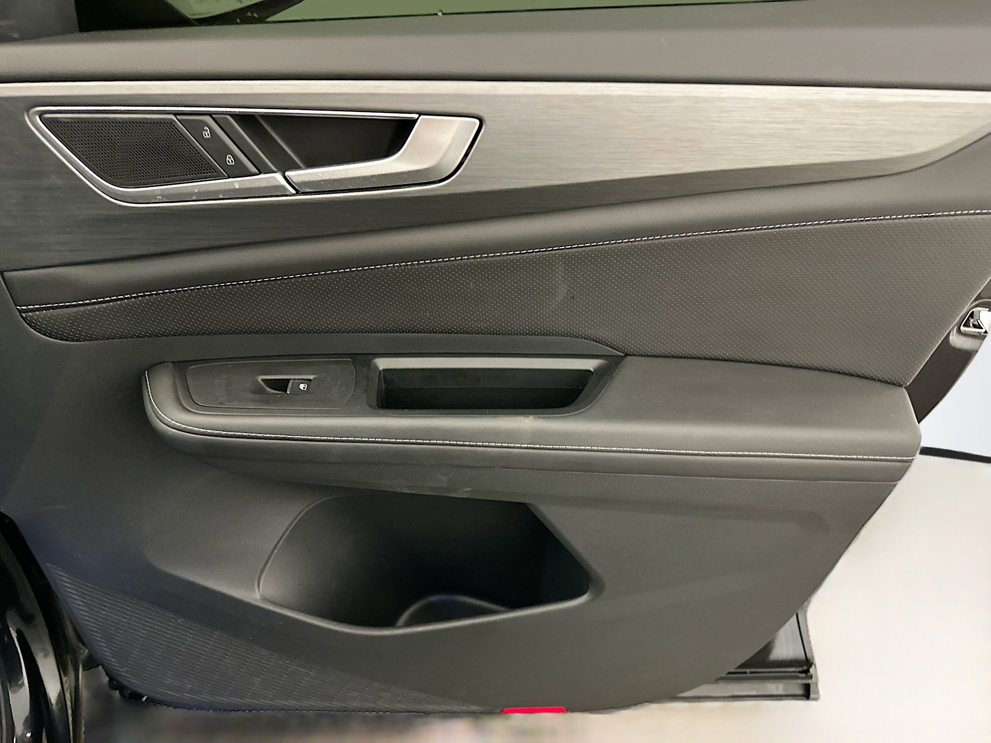 Used 2024 Volkswagen Atlas Cross Sport SE image 34