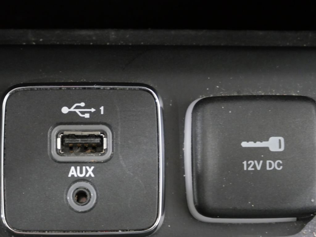 Used 2021 Jeep Cherokee Latitude Plus AWD/4WD image 22