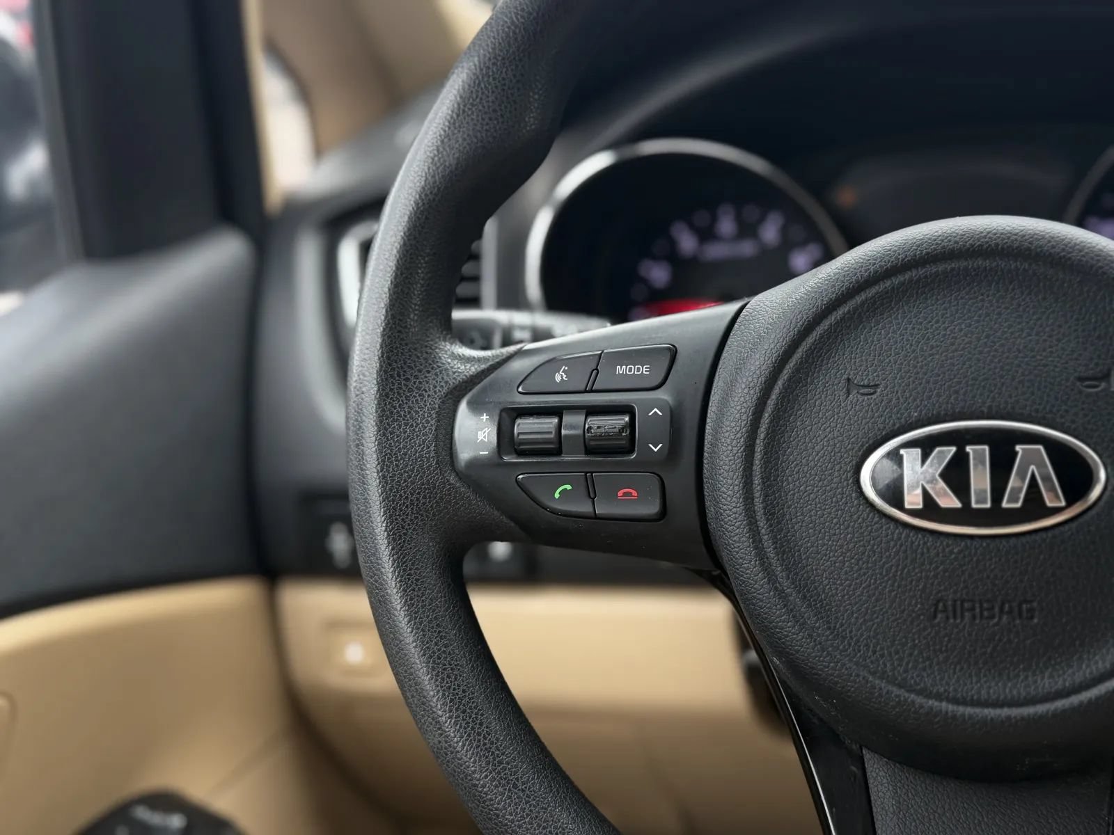 Used 2016 Kia Sedona LX w/ LX Convenience Package FWD image 22