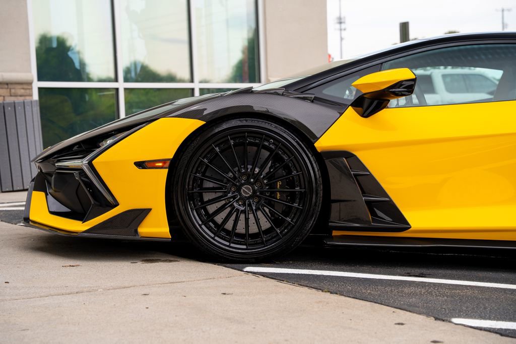 Used 2024 Lamborghini Revuelto AWD/4WD image 34