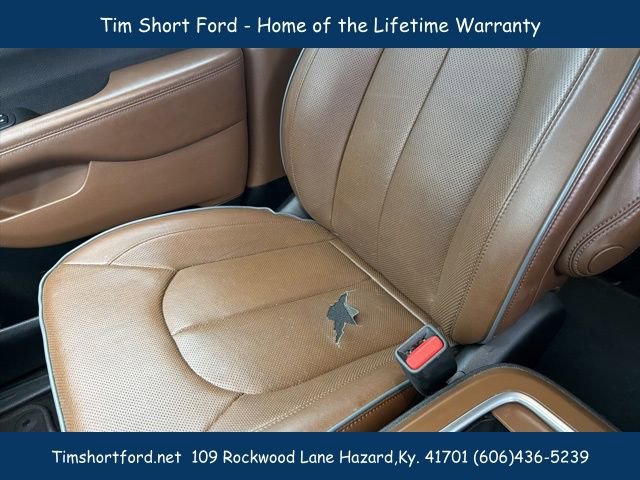 Used 2018 Chrysler Pacifica Limited w/ Tire & Wheel Group image 9