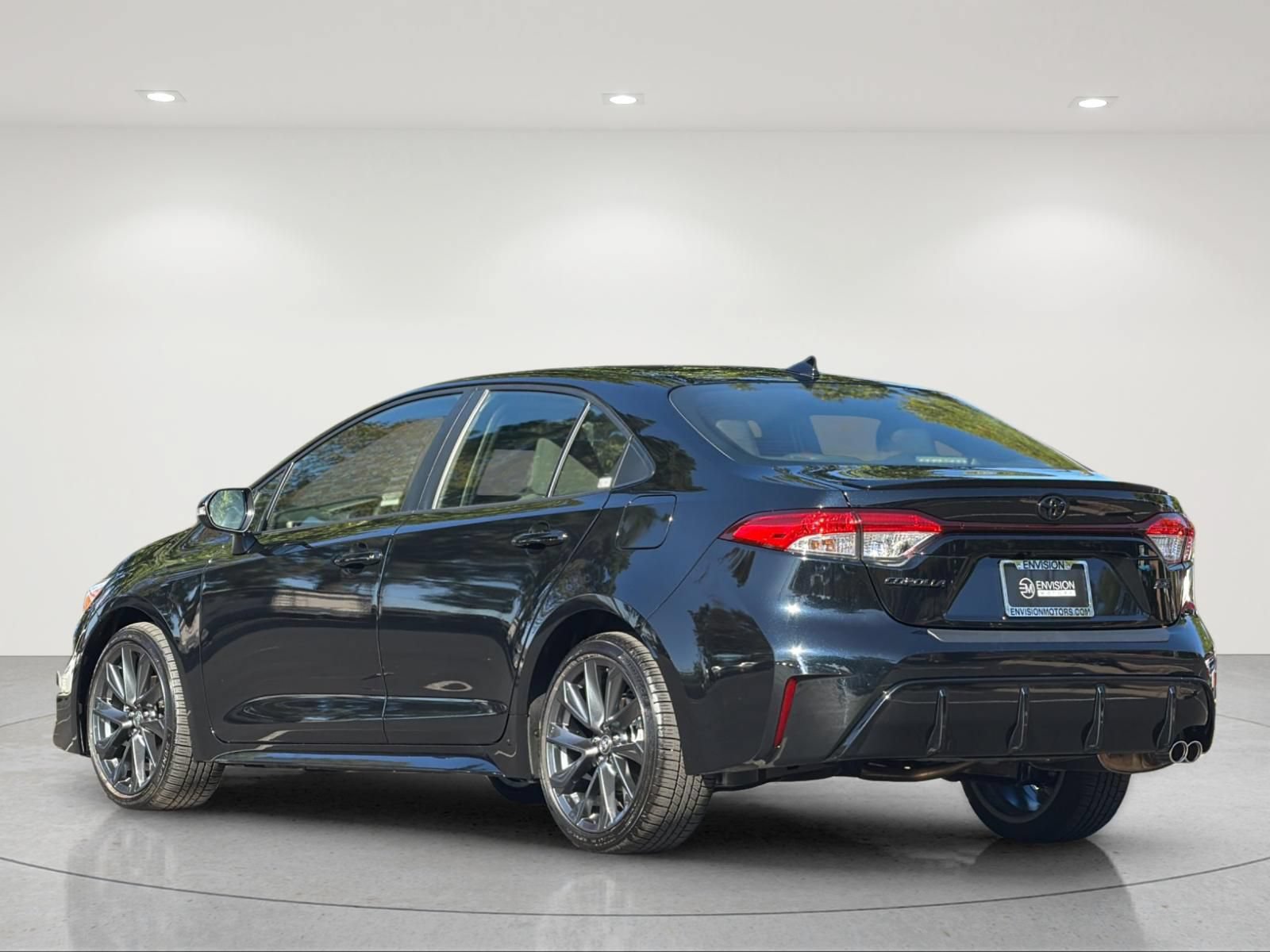 Used 2026 Toyota Corolla SE FWD image 3