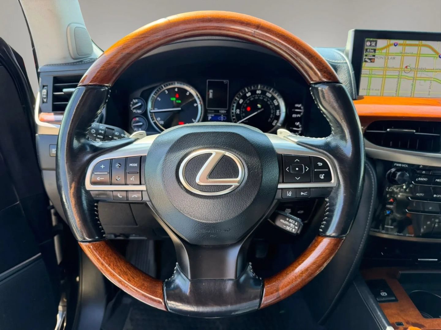 Used 2017 Lexus LX 570 4WD w/ Luxury Package image 25