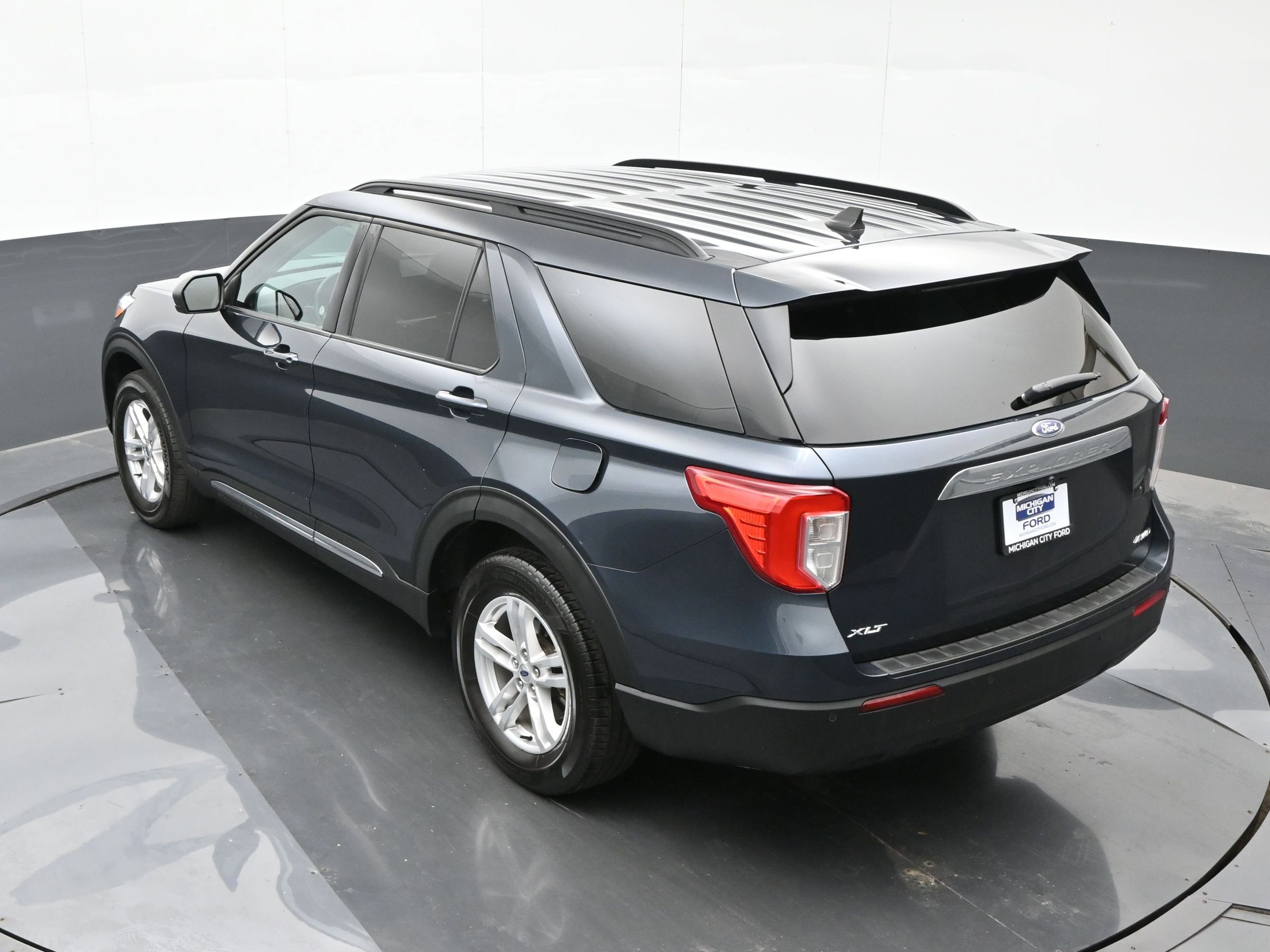 Used 2022 Ford Explorer XLT image 35