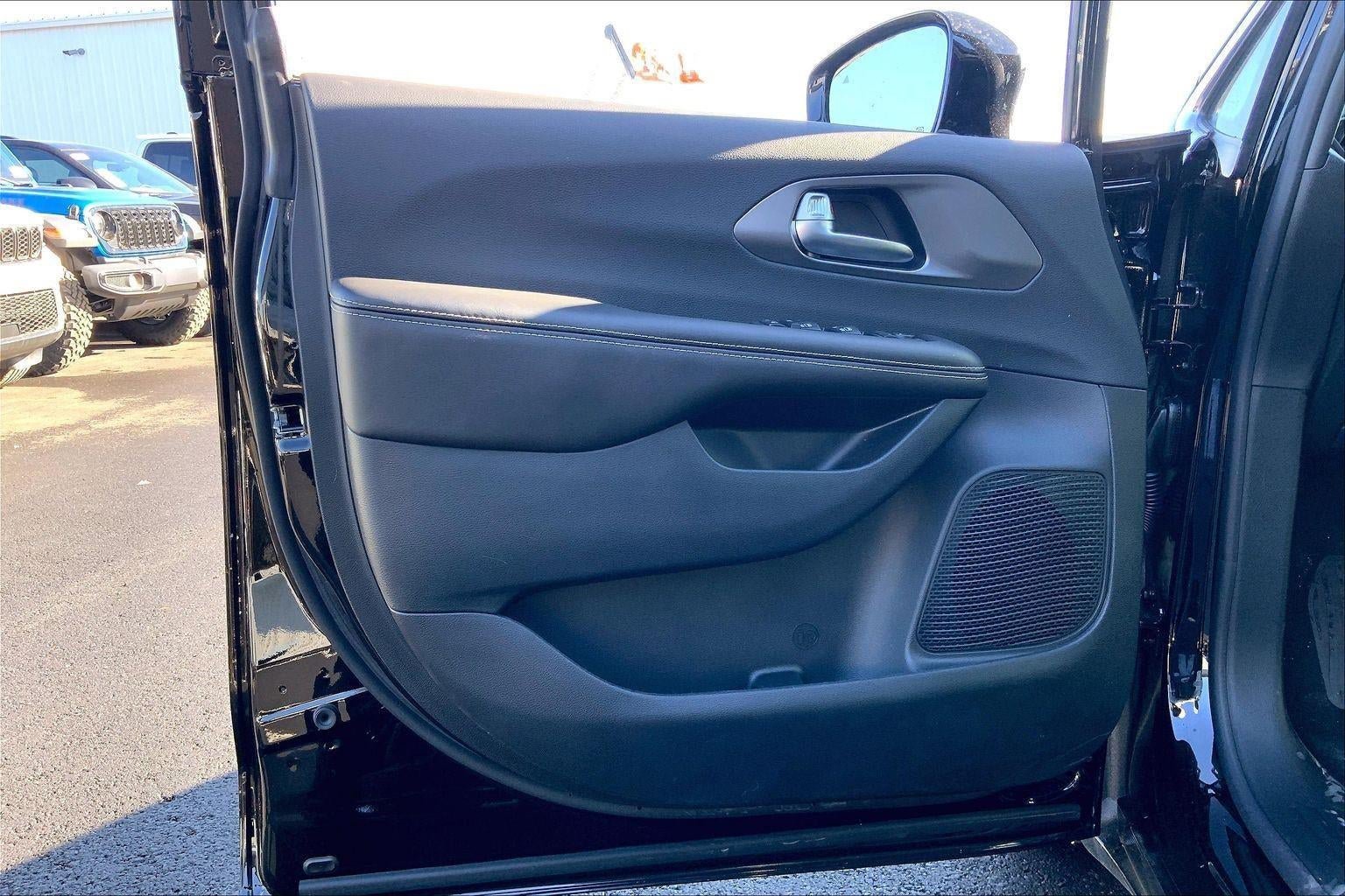 New 2026 Chrysler Voyager LX FWD image 18