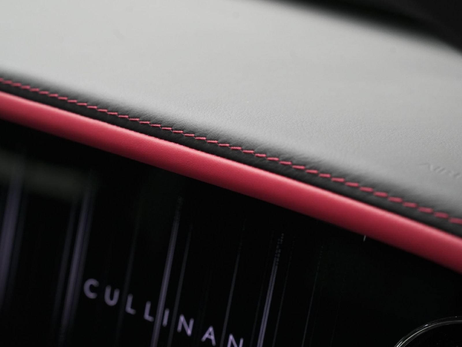 Certified 2025 Rolls-Royce Cullinan AWD/4WD image 44
