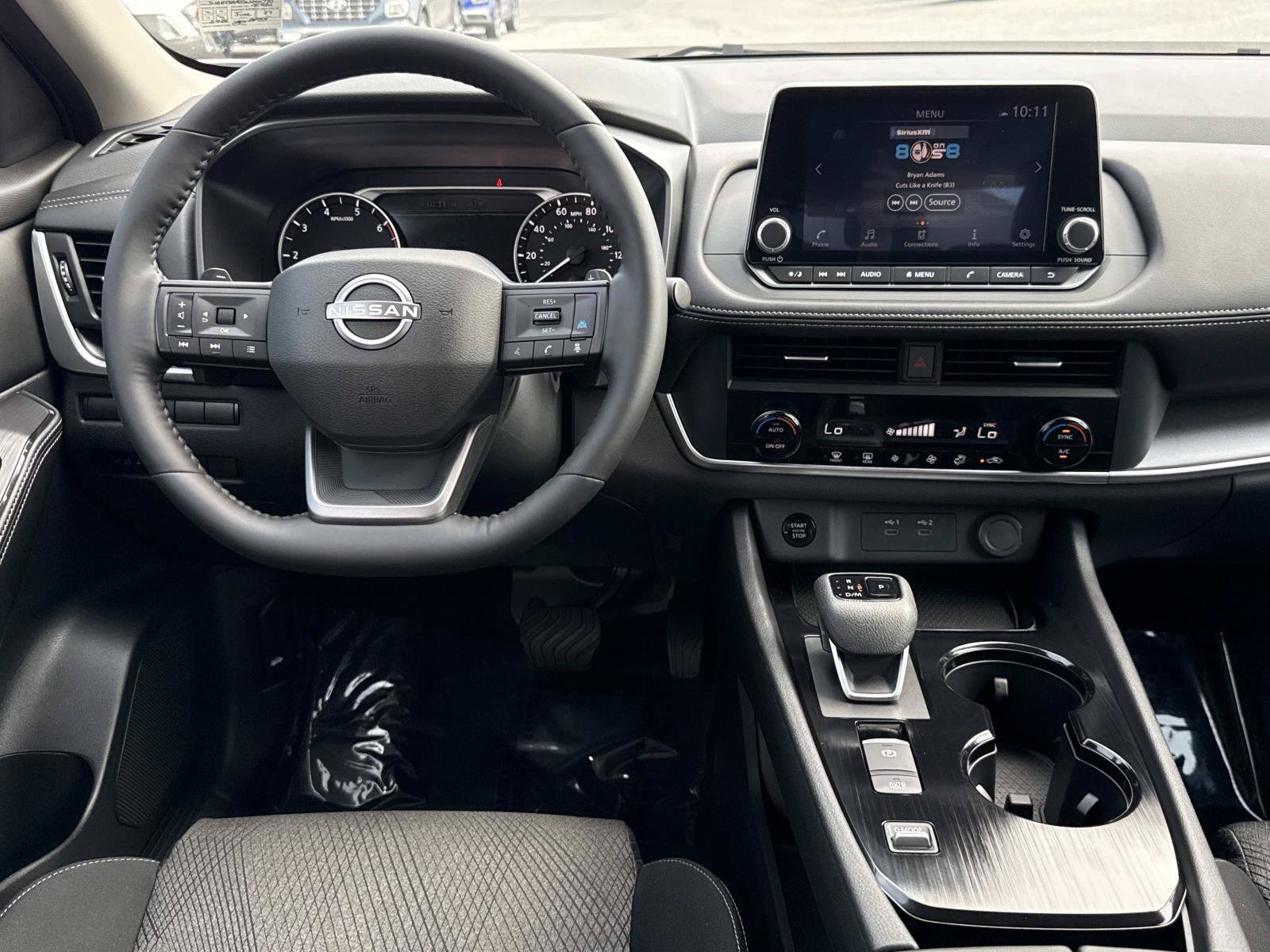 Used 2025 Nissan Rogue SV FWD image 2