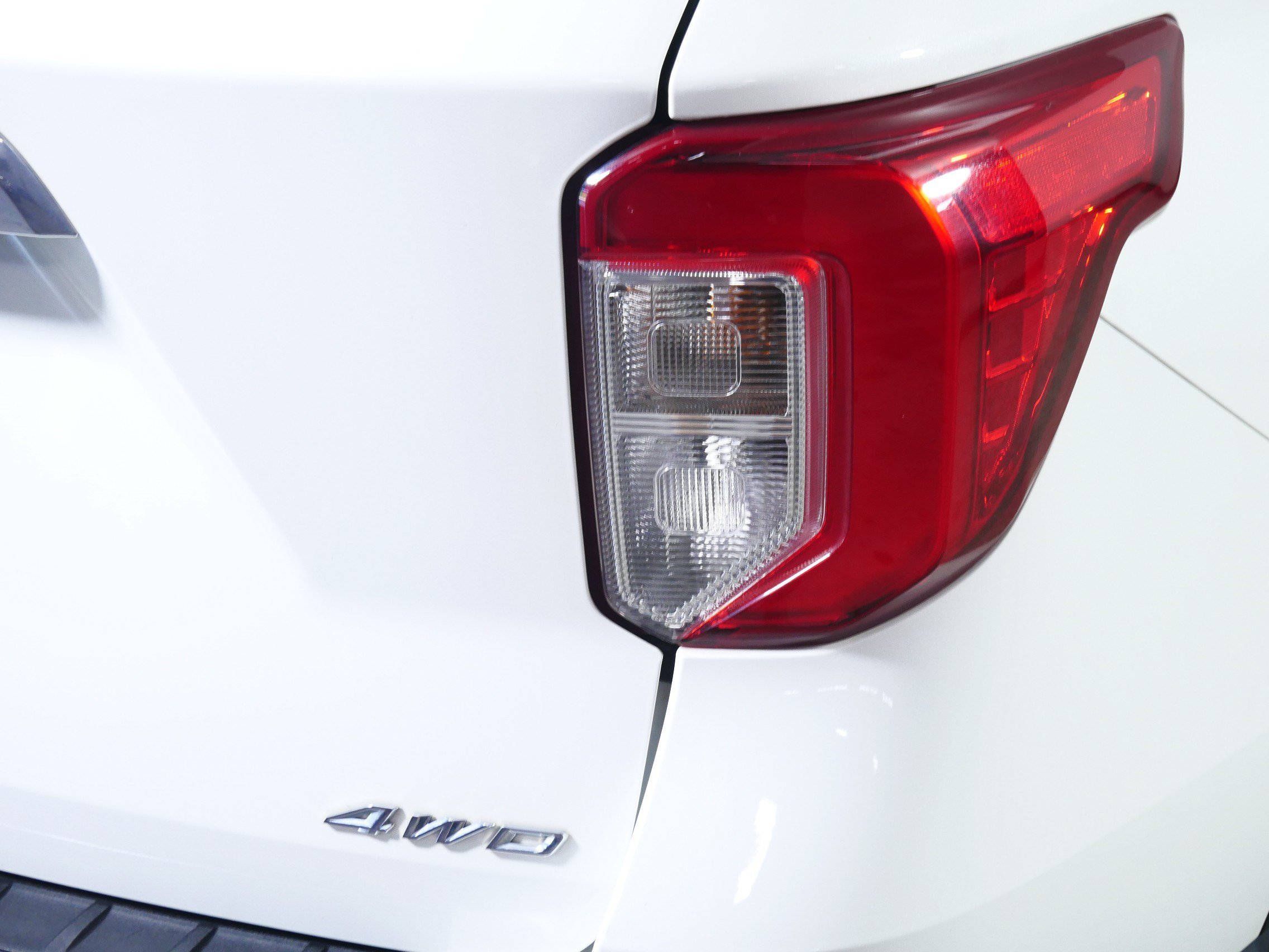 Used 2022 Ford Explorer Platinum w/ Premium Technology Package AWD/4WD image 17