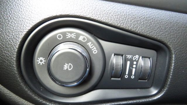 Used 2022 Jeep Renegade Trailhawk image 26