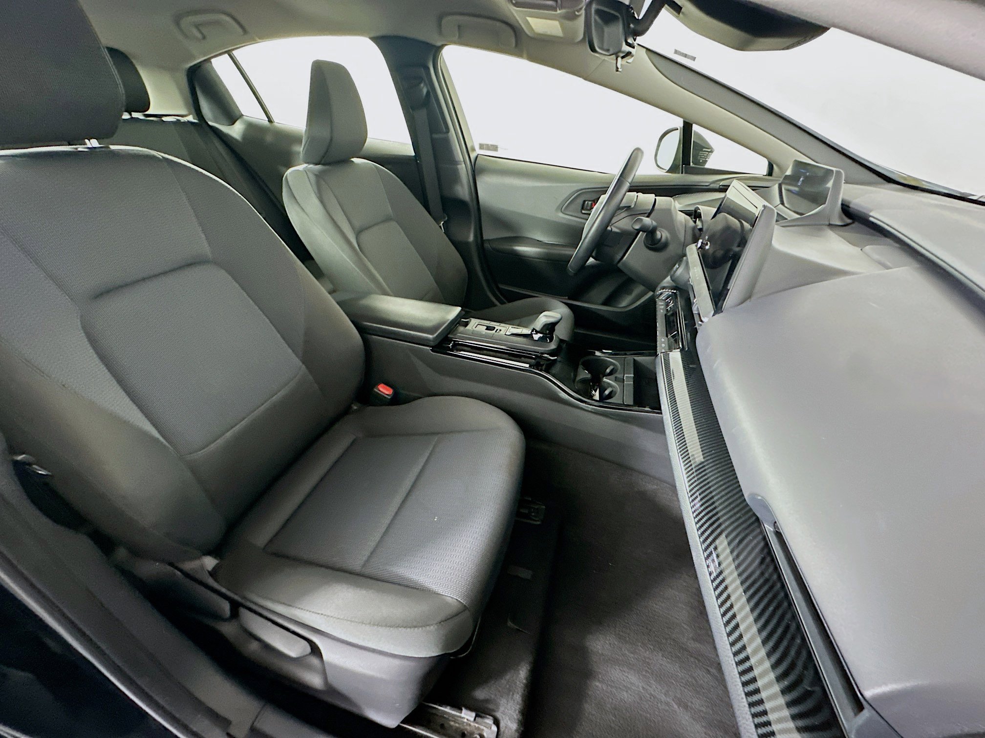 Used 2024 Toyota Prius LE image 30