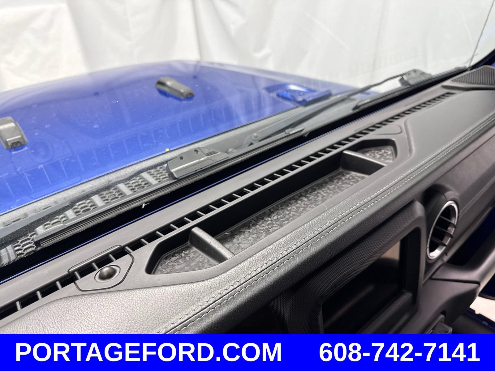 Used 2018 Jeep Wrangler Unlimited Sahara w/ Cold Weather Group AWD/4WD image 16