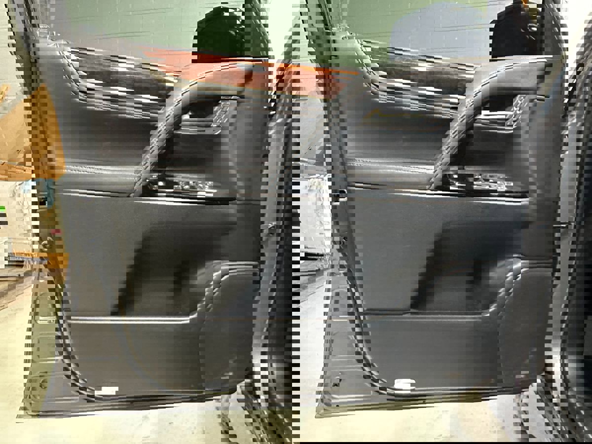 Used 2016 Lexus LX 570 4WD w/ Luxury Package image 29