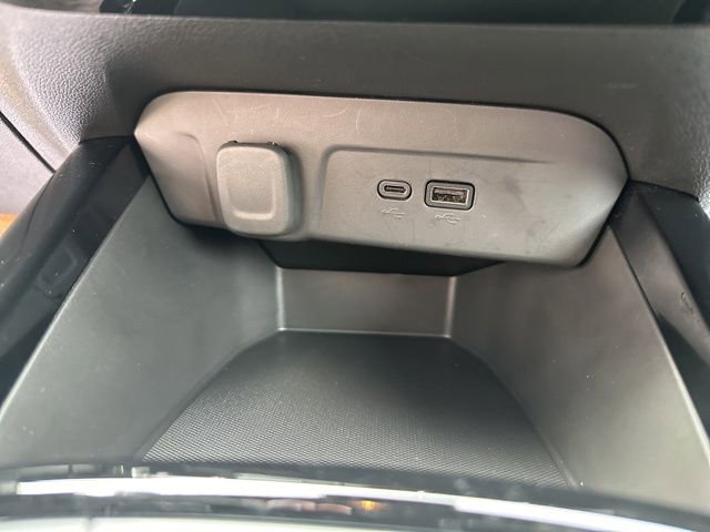 Used 2024 Chevrolet Trax RS image 28