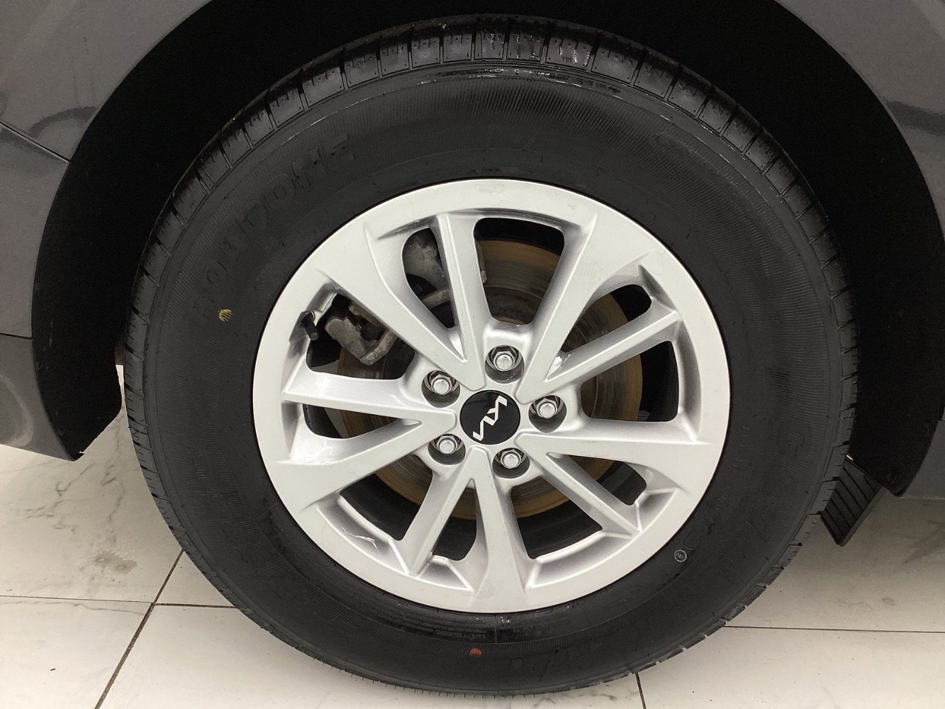 Used 2024 Kia Carnival LX FWD image 44