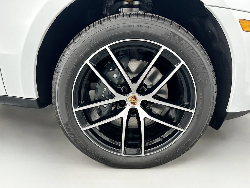 Used 2026 Porsche Macan AWD/4WD image 33