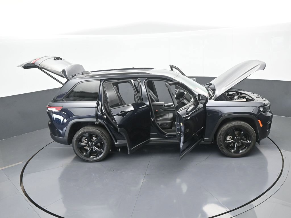 Used 2024 Jeep Grand Cherokee Limited w/ Black Appearance Package image 72