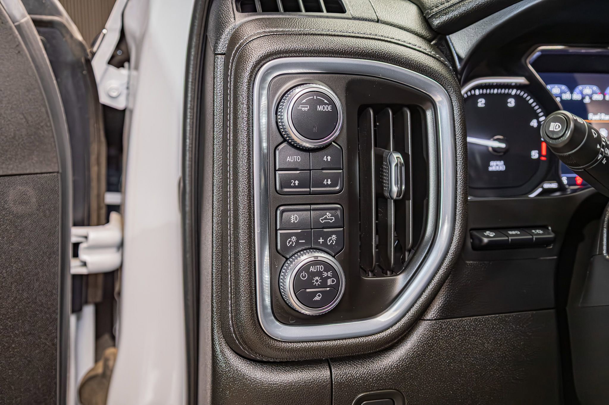 Used 2021 GMC Sierra 3500 Denali w/ Denali Ultimate Package AWD/4WD image 19