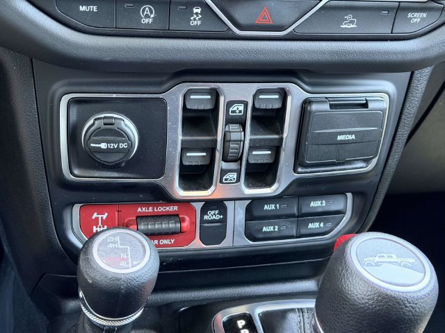 Used 2026 Jeep Gladiator Mojave AWD/4WD image 22
