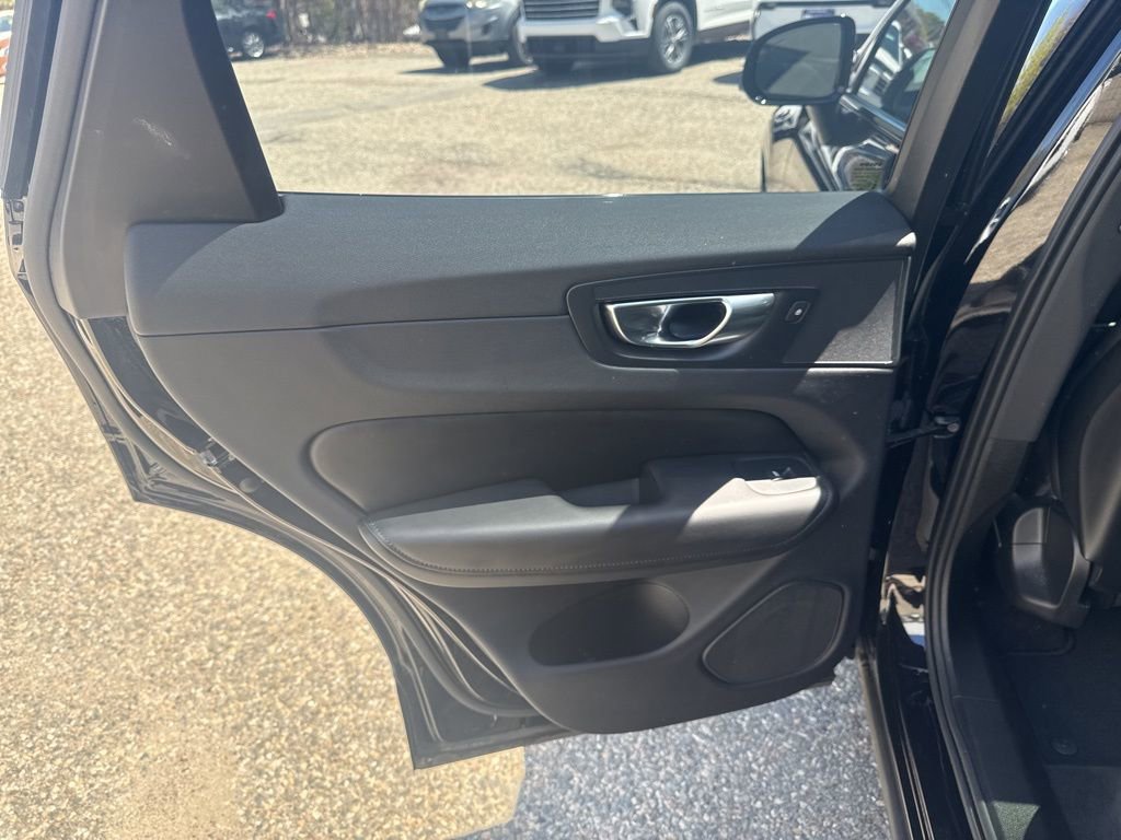 Used 2025 Volvo XC60 B5 Plus AWD/4WD image 19