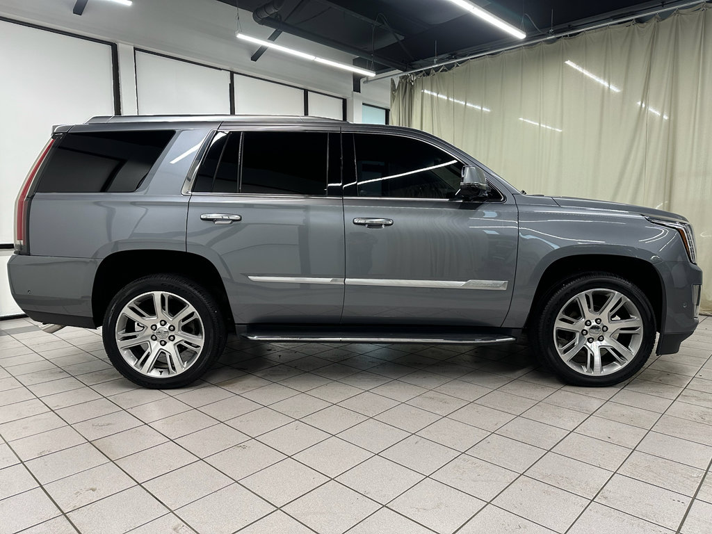 Used 2020 Cadillac Escalade Luxury image 3