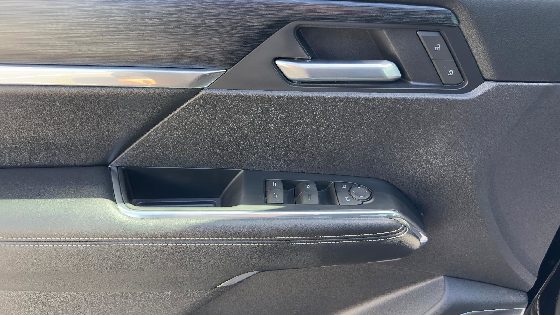 Used 2025 GMC Acadia Elevation image 14