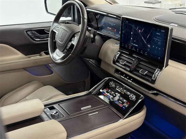 Used 2023 Lincoln Navigator Reserve image 12