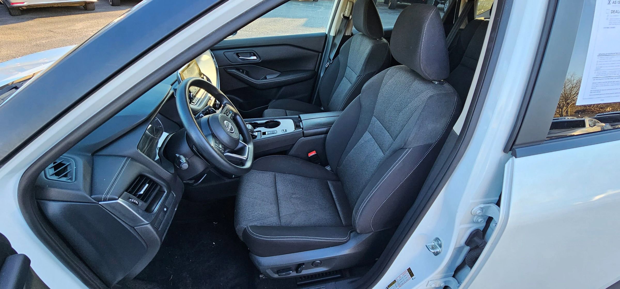 Used 2024 Nissan Rogue SV image 13