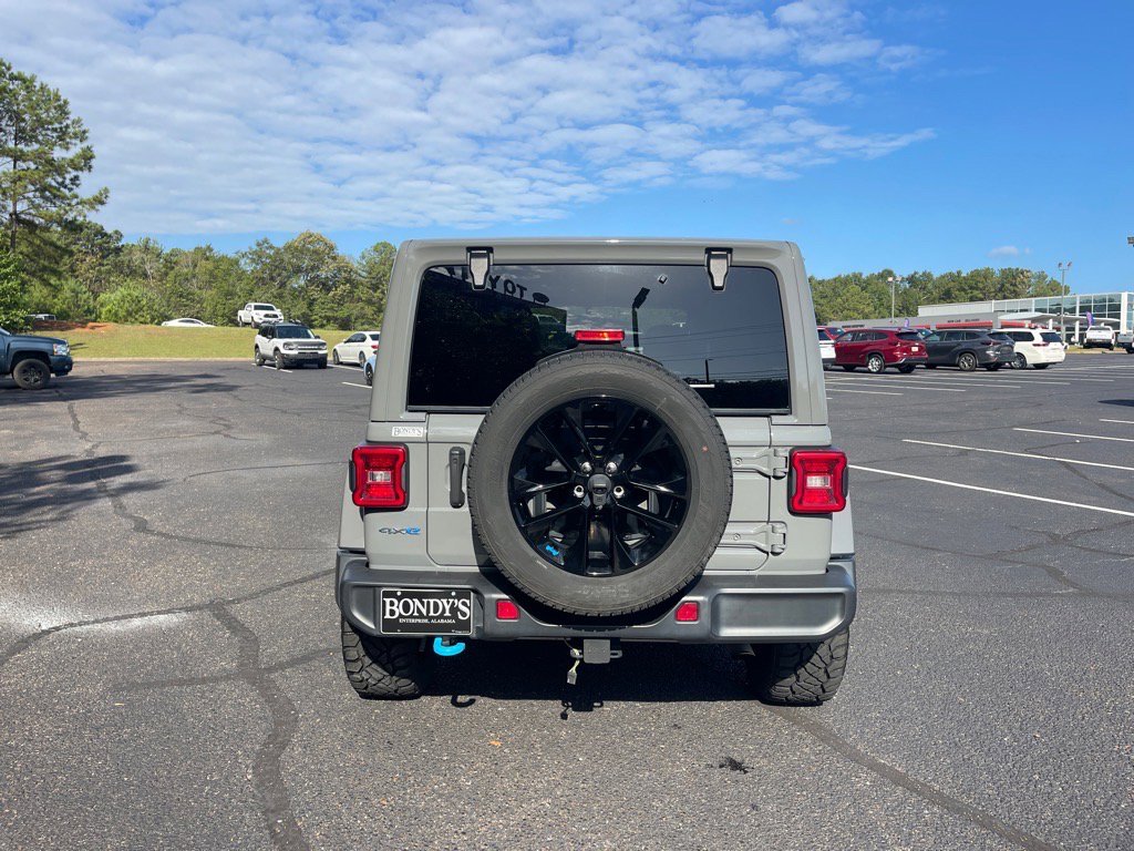 Used 2022 Jeep Wrangler Unlimited Sahara w/ Cold Weather Group image 15