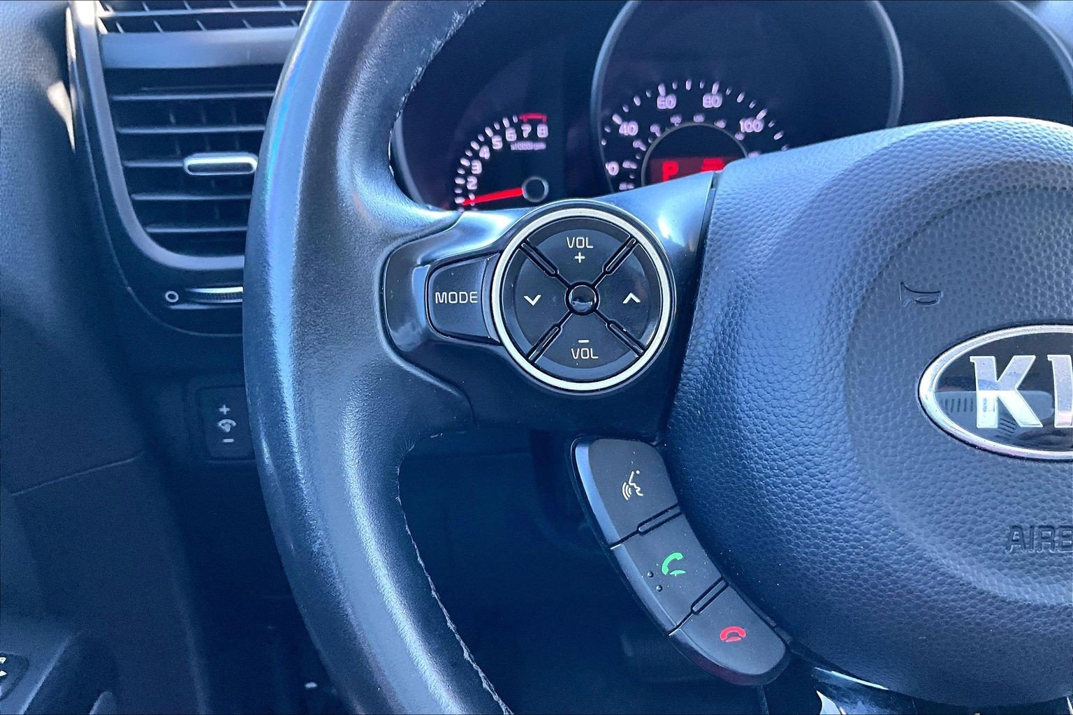 Used 2015 Kia Soul ! FWD image 16