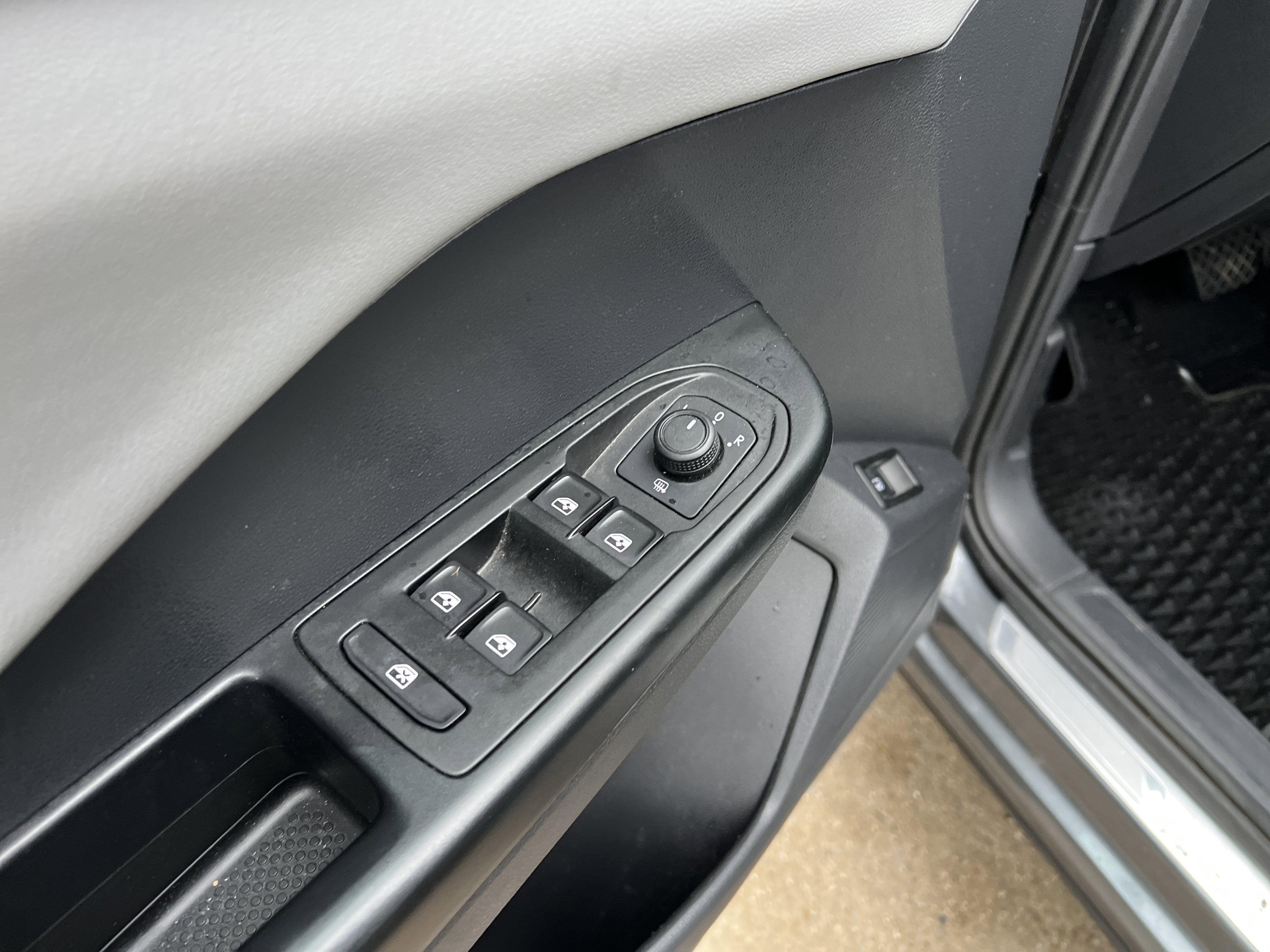 Certified 2023 Volkswagen Taos SE w/ Panoramic Sunroof Package FWD image 14