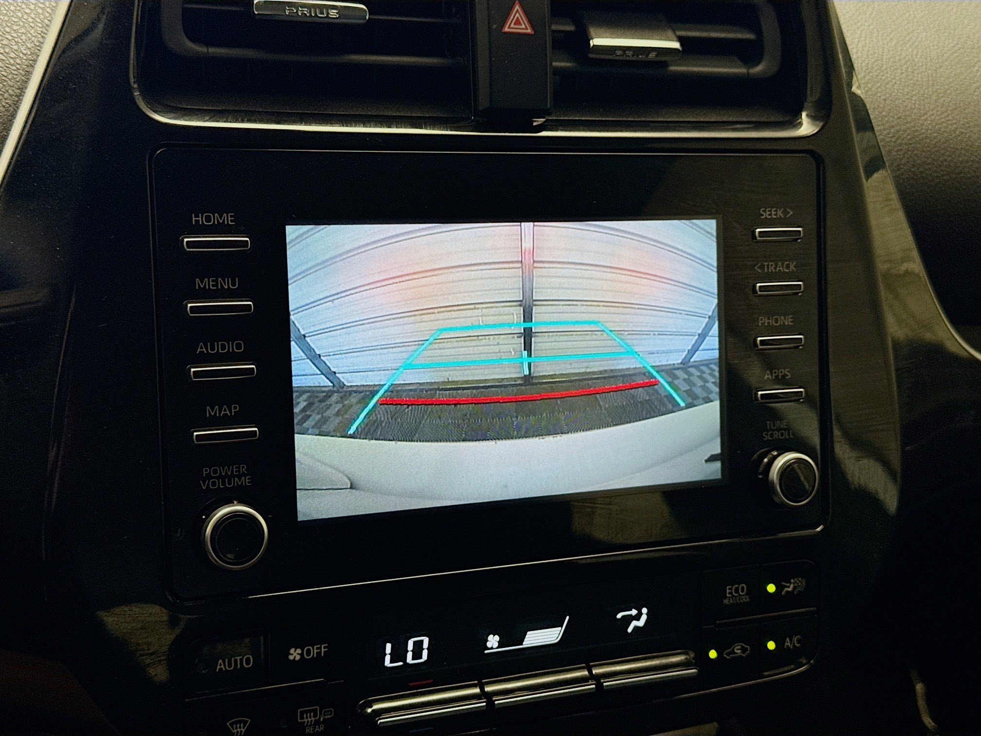 Used 2020 Toyota Prius LE FWD image 10