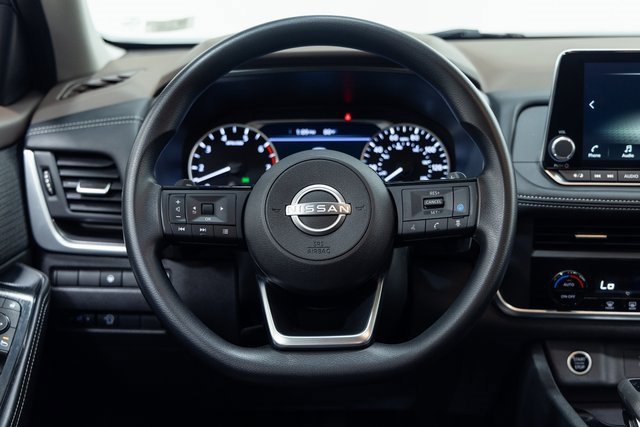 Used 2023 Nissan Rogue SV image 15