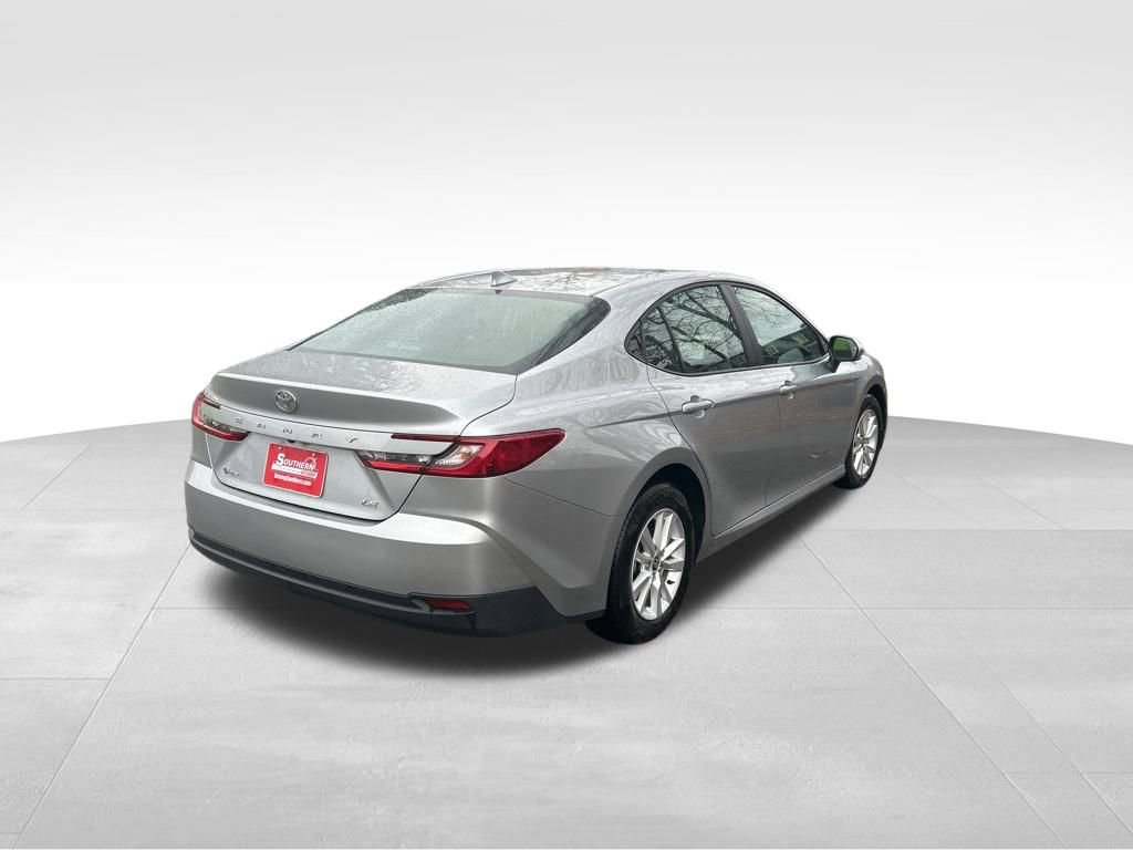 Used 2025 Toyota Camry LE image 5