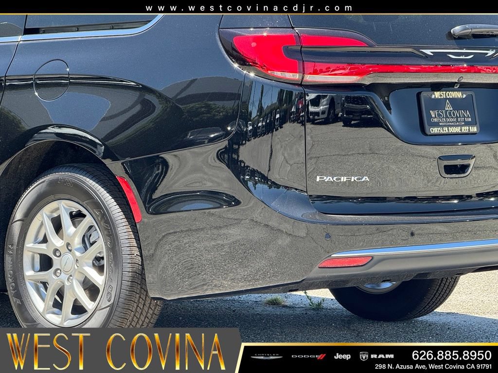 New 2027 Chrysler Pacifica Select FWD image 13