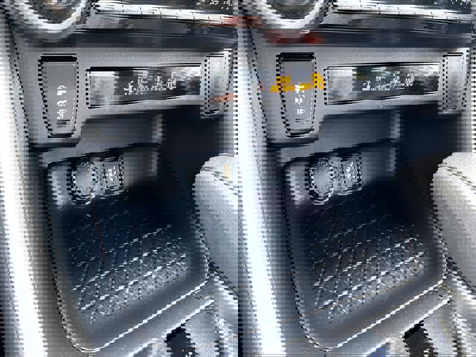 Used 2025 Toyota RAV4 XLE AWD/4WD image 27