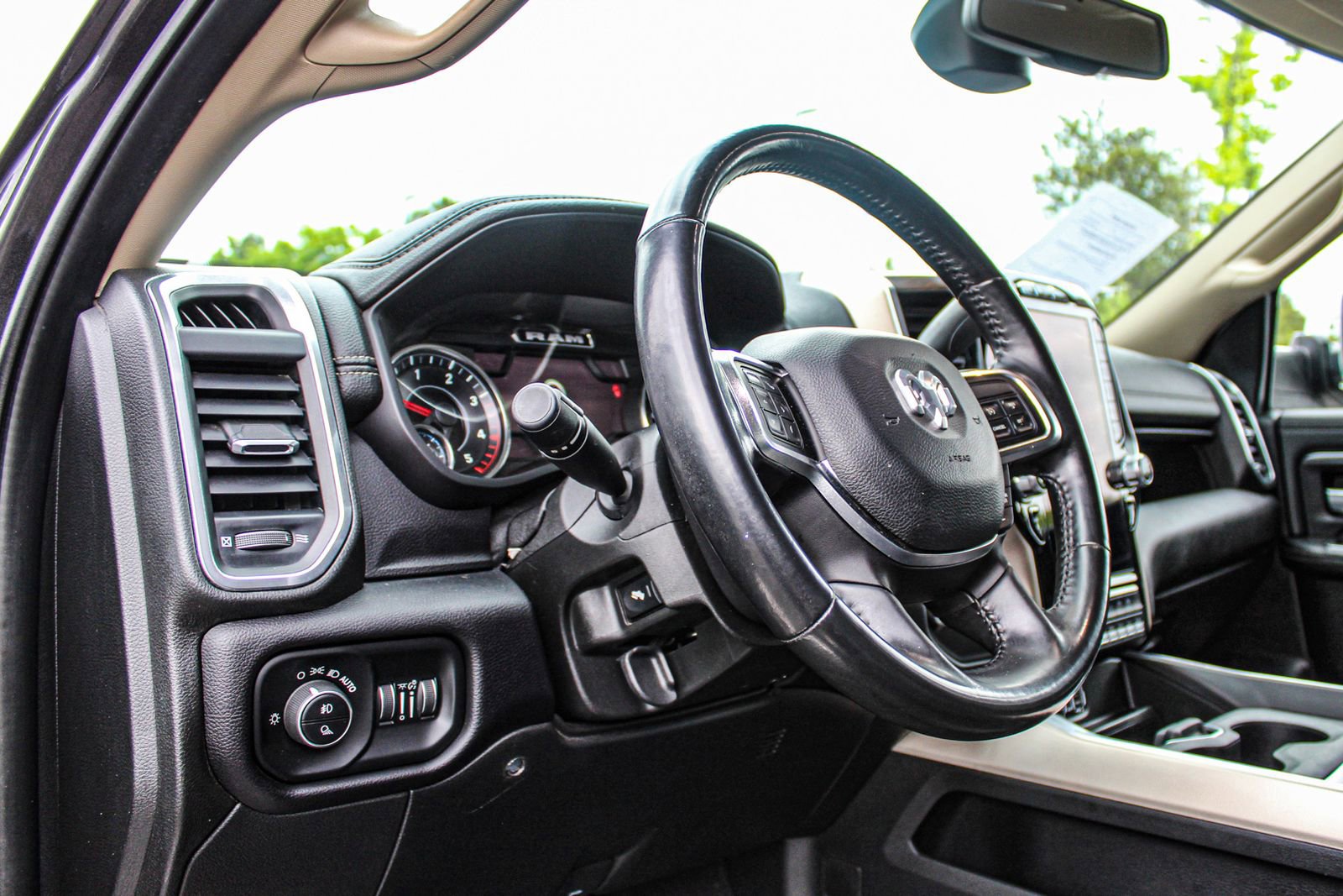 Used 2022 RAM 3500 Laramie AWD/4WD image 18