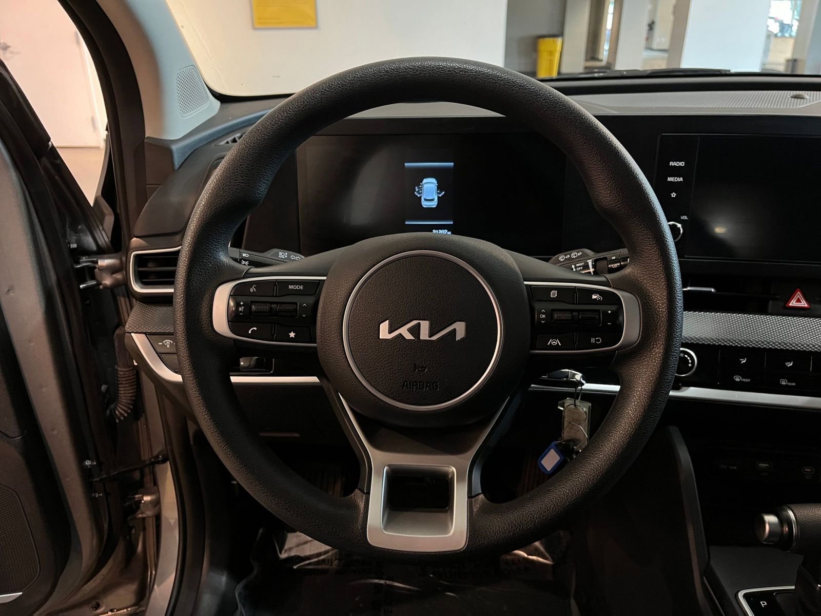 Used 2025 Kia Sportage LX FWD image 28