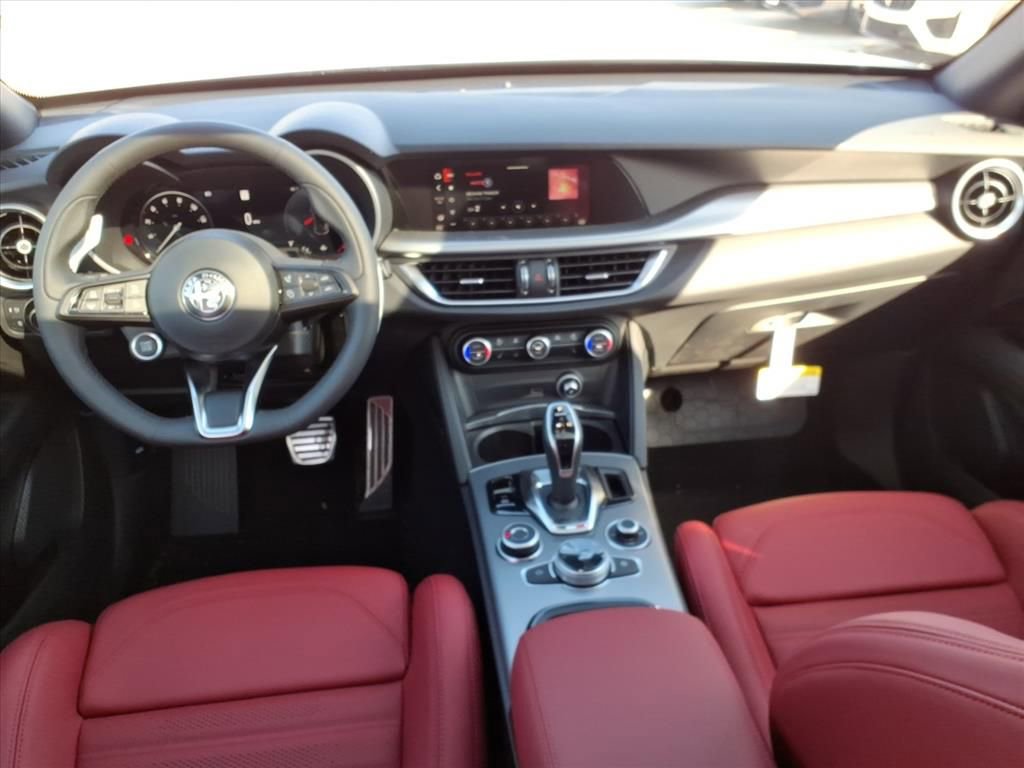 New 2025 Alfa Romeo Stelvio Sprint w/ Veloce Package AWD/4WD image 13