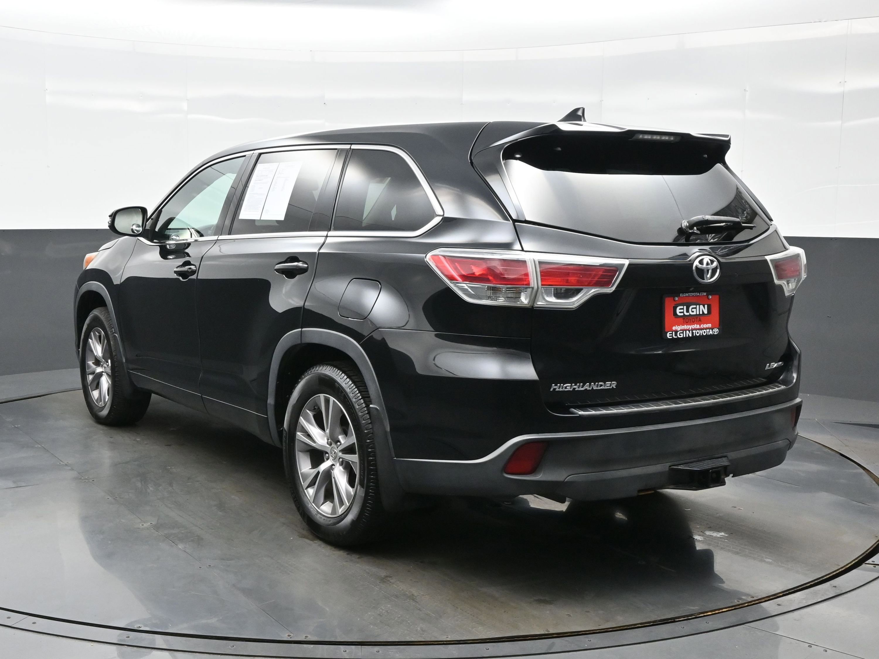 Used 2014 Toyota Highlander Plus AWD/4WD image 4