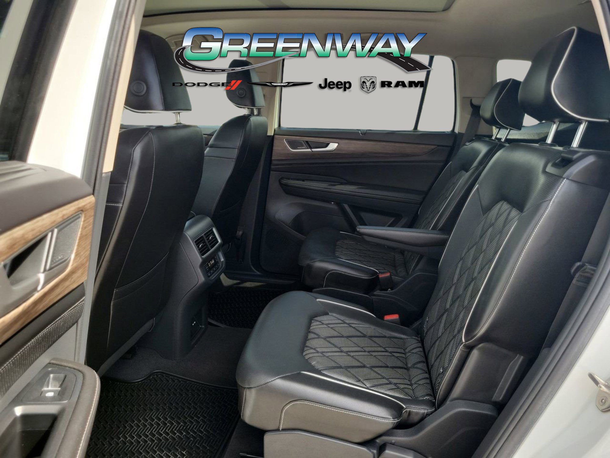 Used 2024 Volkswagen Atlas SEL Premium R-Line image 17