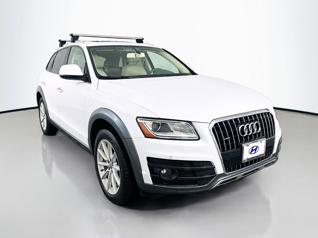 Used 2017 Audi Q5 2.0T Premium Plus w/ Technology Package image 3